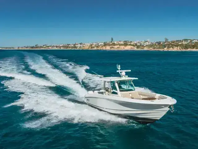 Boston Whaler 380 Outrage