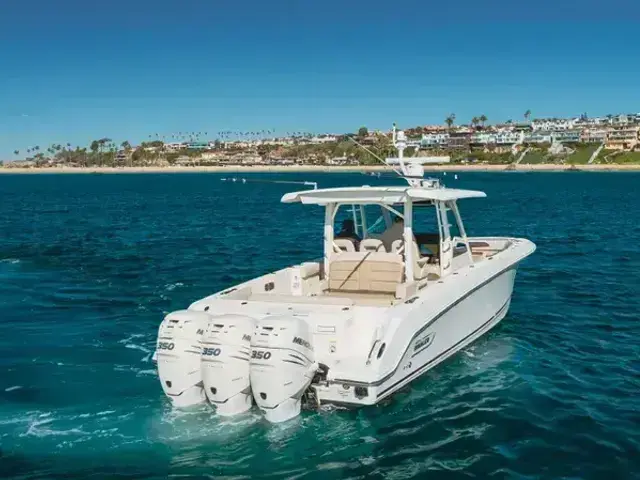 Boston Whaler 380 Outrage