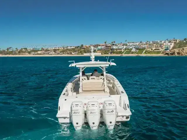 Boston Whaler 380 Outrage