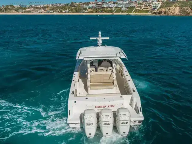 Boston Whaler 380 Outrage