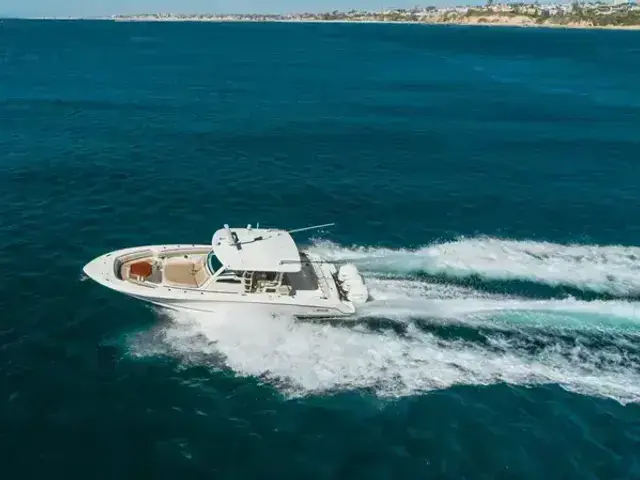 Boston Whaler 380 Outrage