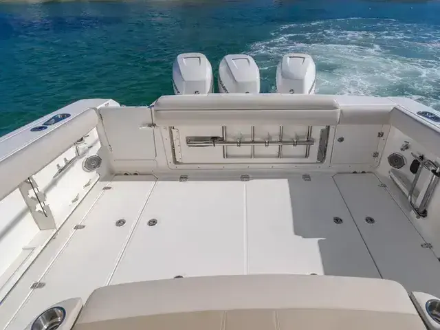 Boston Whaler 380 Outrage