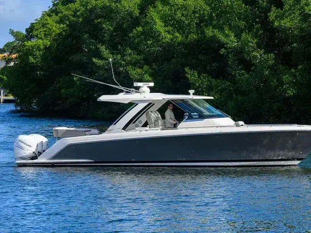 Tiara Yachts 38 Ls