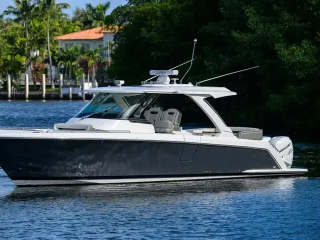 Tiara Yachts 38 Ls