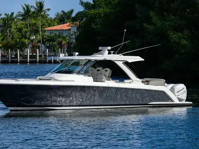 Tiara Yachts 38 Ls