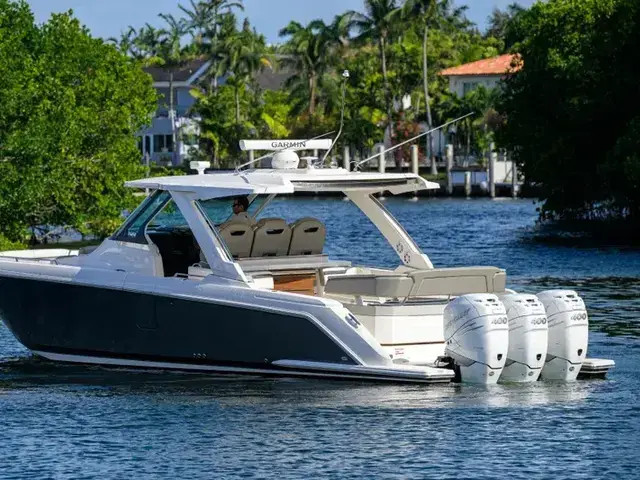 Tiara Yachts 38 Ls