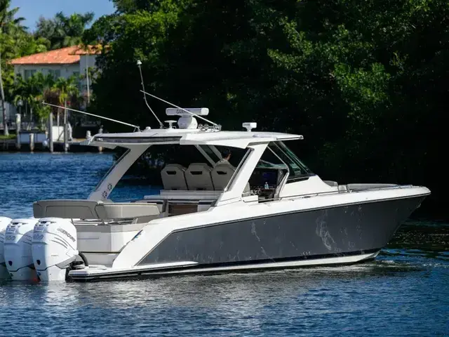 Tiara Yachts 38 Ls