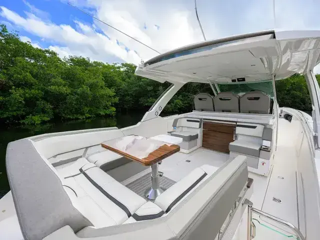 Tiara Yachts 38 Ls