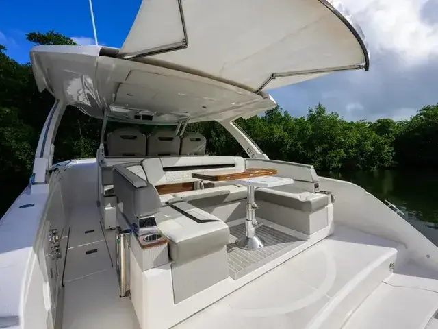 Tiara Yachts 38 Ls