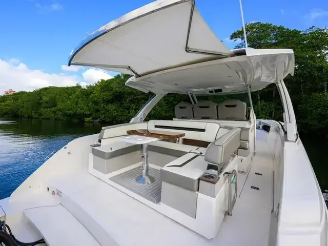 Tiara Yachts 38 Ls