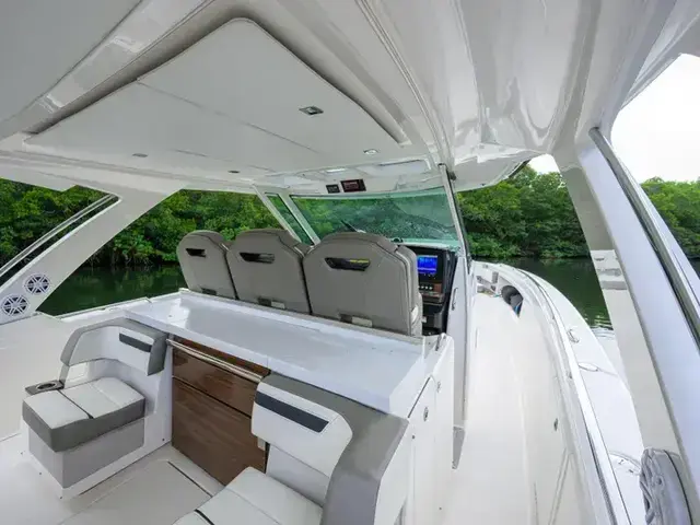 Tiara Yachts 38 Ls