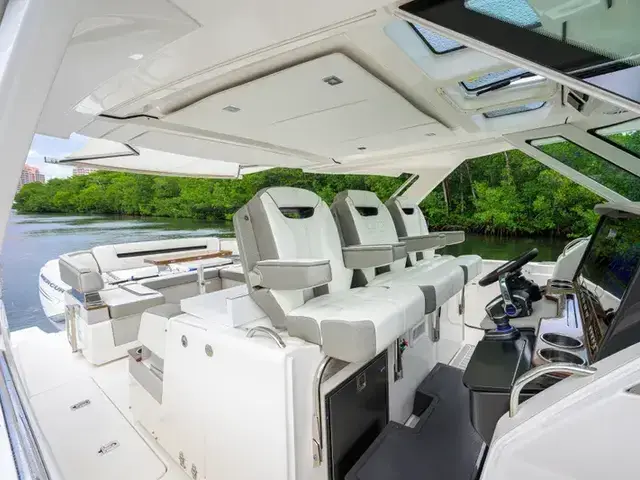 Tiara Yachts 38 Ls