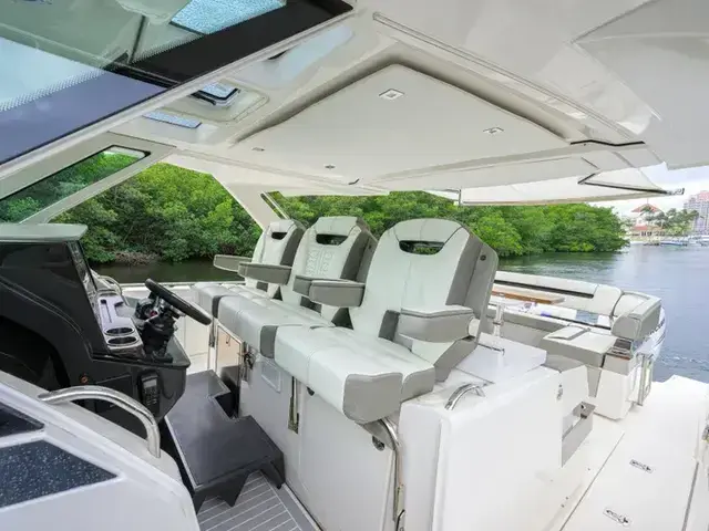 Tiara Yachts 38 Ls