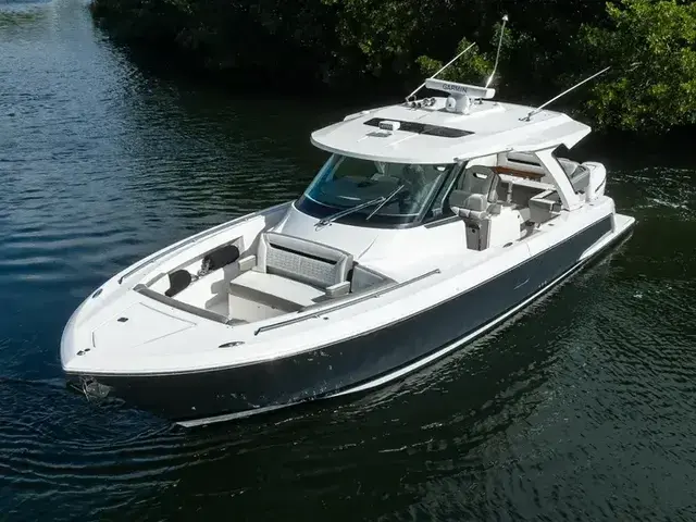 Tiara Yachts 38 Ls