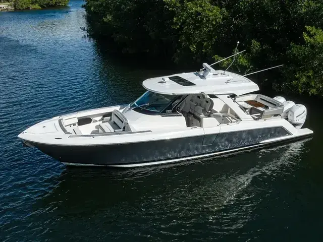 Tiara Yachts 38 Ls