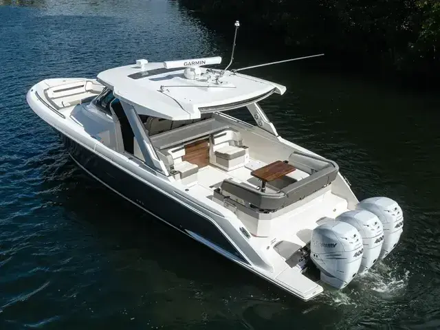 Tiara Yachts 38 Ls