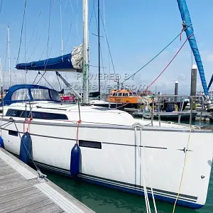 2015 Bavaria 37