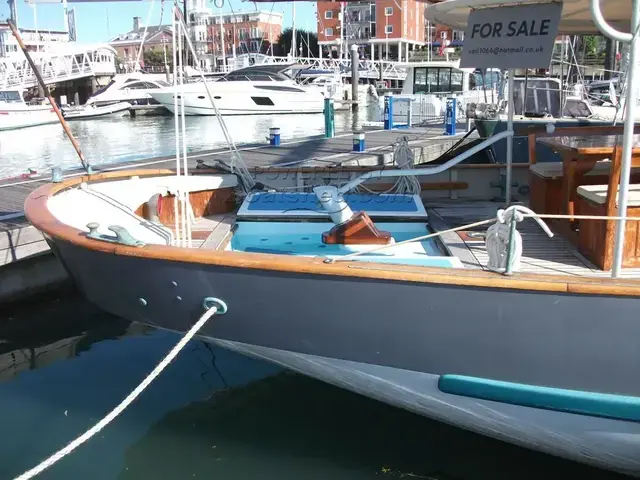 Pilot House Ketch Luxurious Houseboat-Blue Water Cruiser