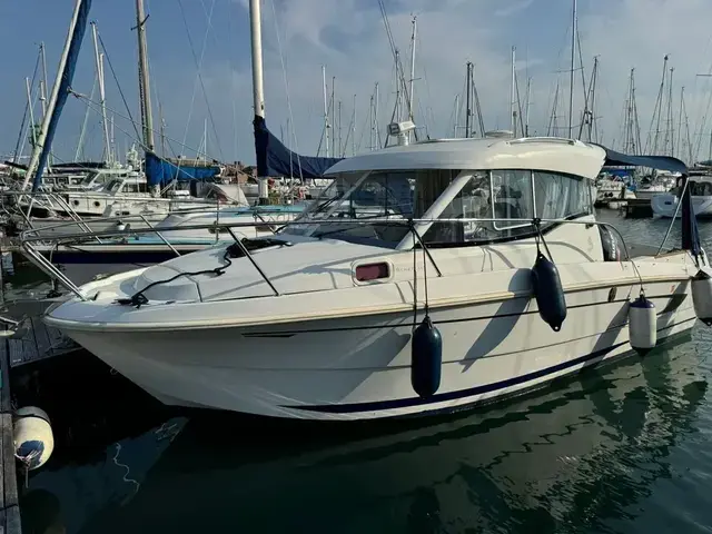 Beneteau Antares 750