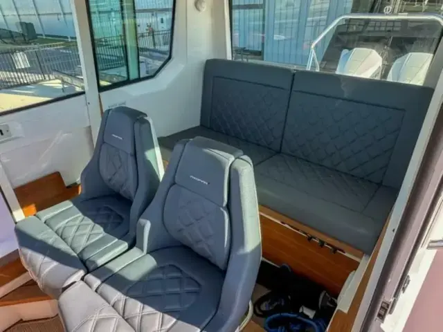 Axopar 28 Cabin