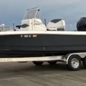 2021 Robalo 226 Cayman