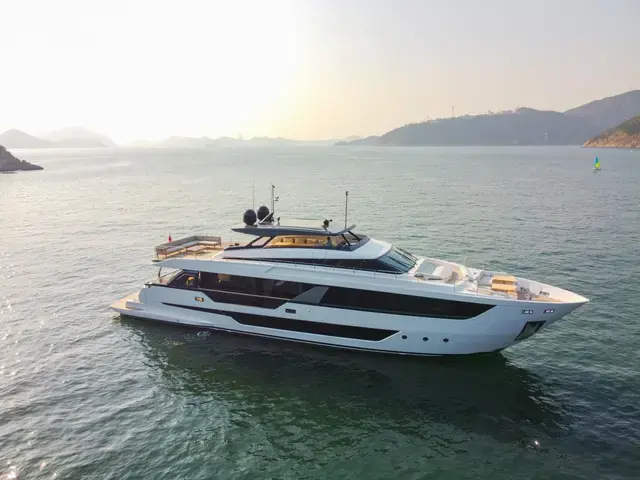 Ferretti Yachts 1000