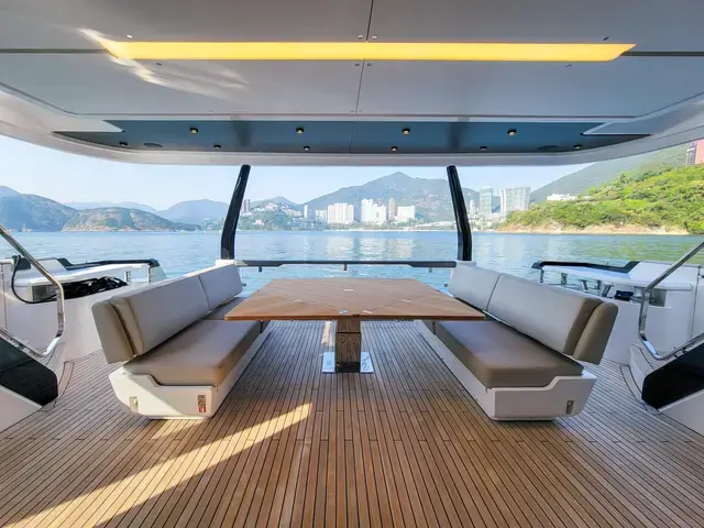 Ferretti Yachts 1000