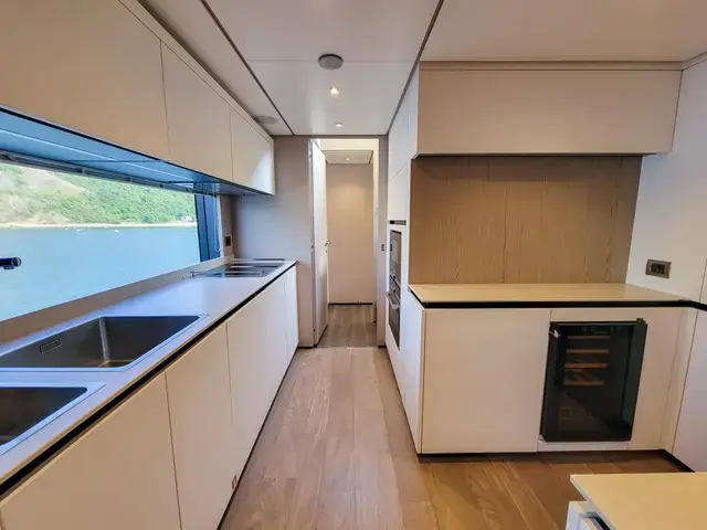 Ferretti Yachts 1000