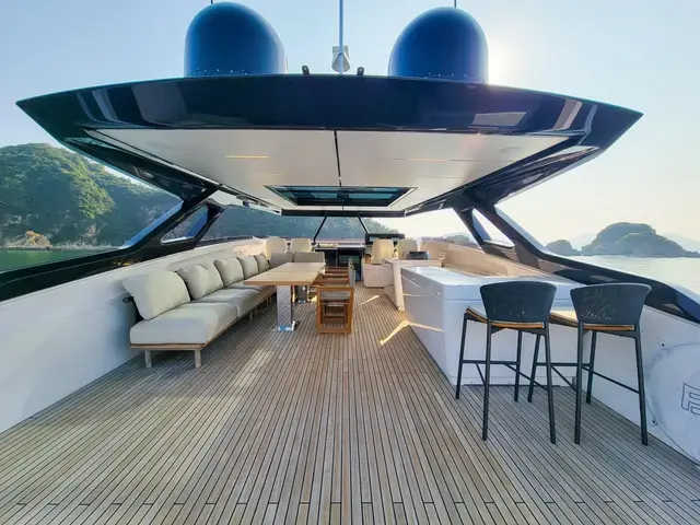 Ferretti Yachts 1000