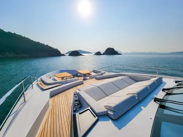 Ferretti Yachts 1000