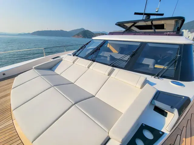 Ferretti Yachts 1000