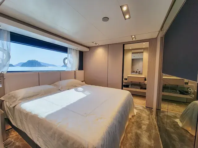 Ferretti Yachts 1000