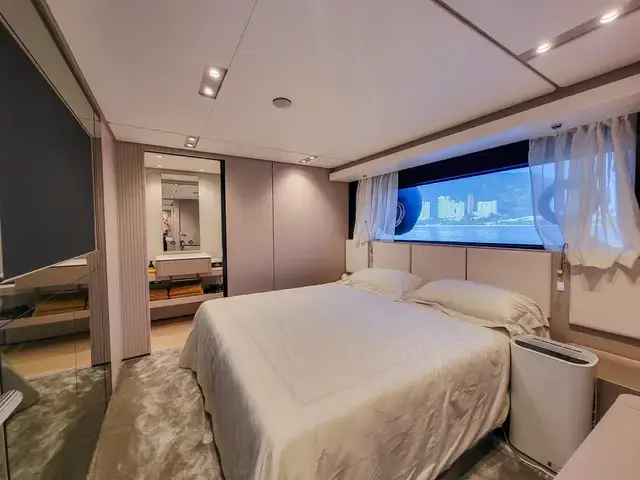 Ferretti Yachts 1000