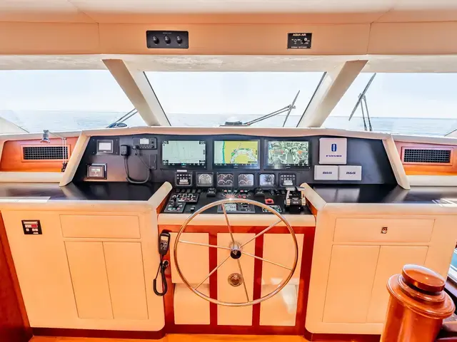 Broward Raised Pilothouse