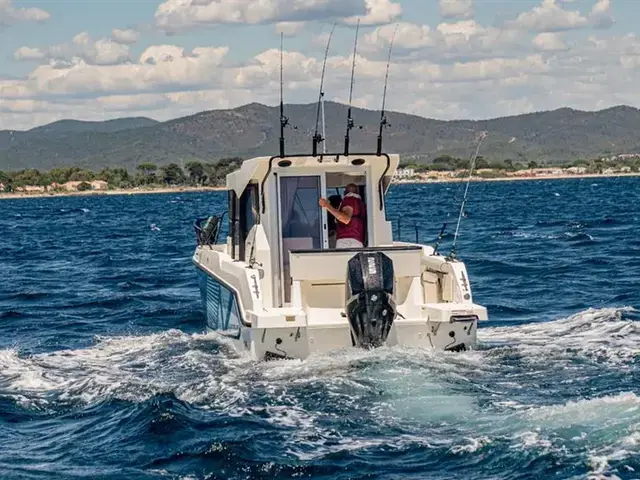 Quicksilver 805 Pilothouse