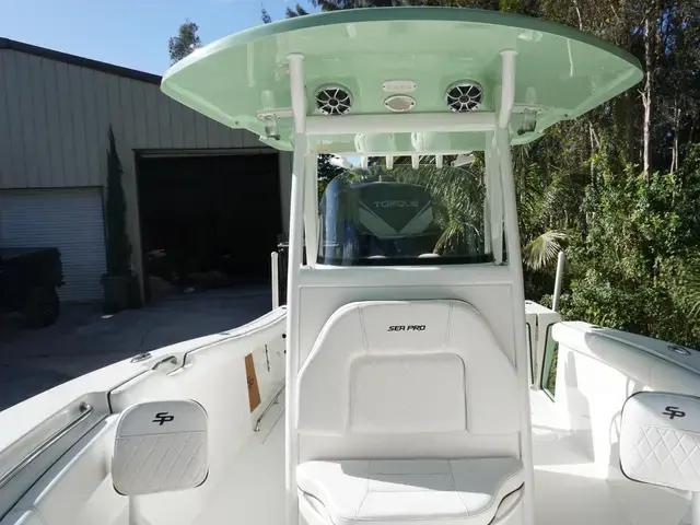 Sea Pro 259 Center Console