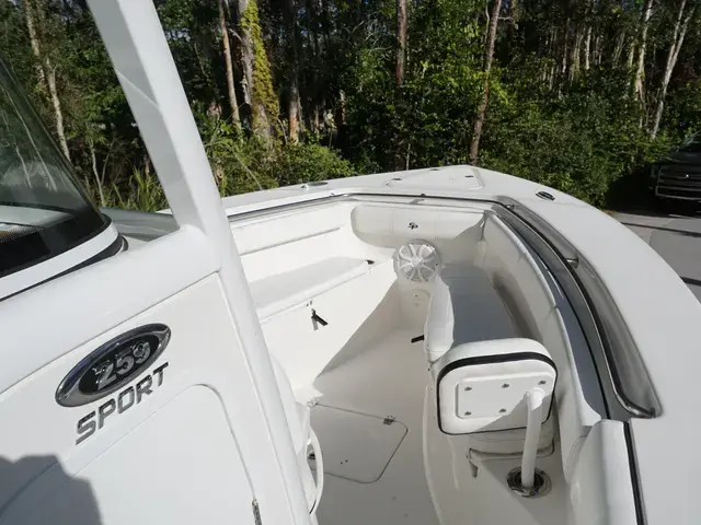 Sea Pro 259 Center Console