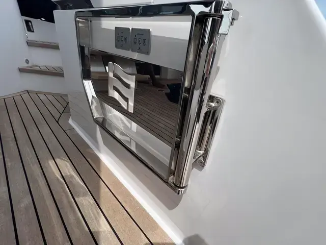 Ferretti Yachts 500