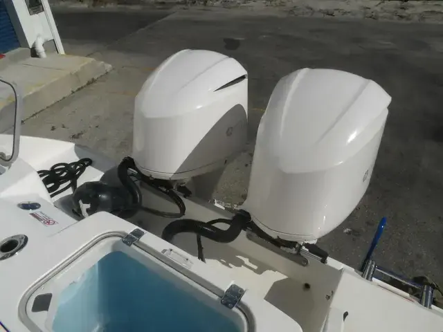 Cobia 320 Cc