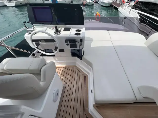 Ferretti Yachts 500