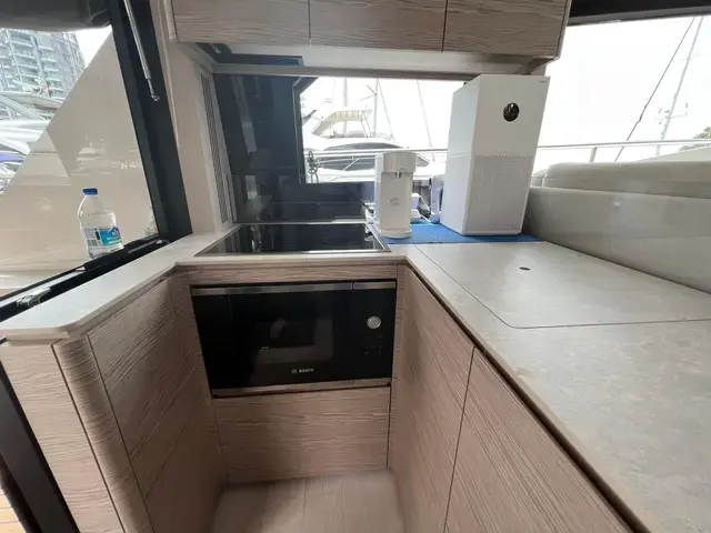 Ferretti Yachts 500