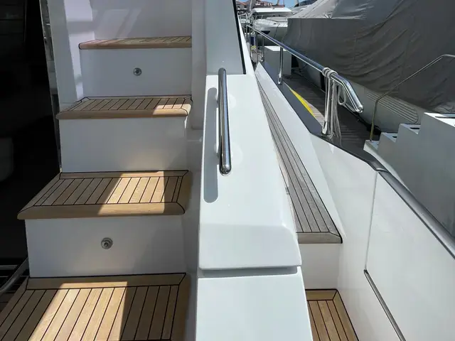 Azimut 60