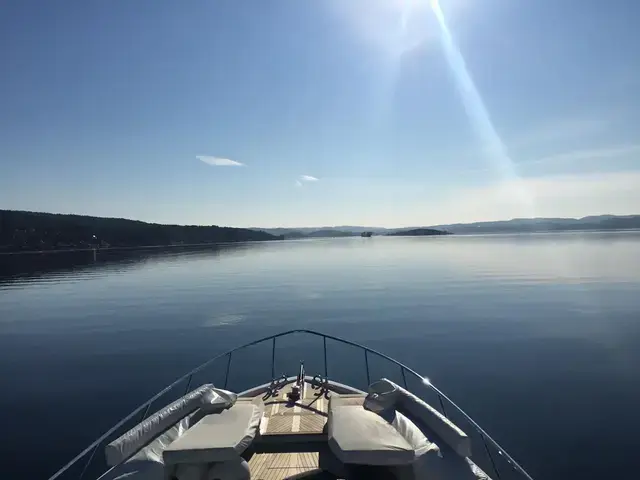 Ferretti Yachts 670