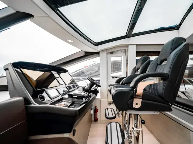 Sunseeker Predator 74