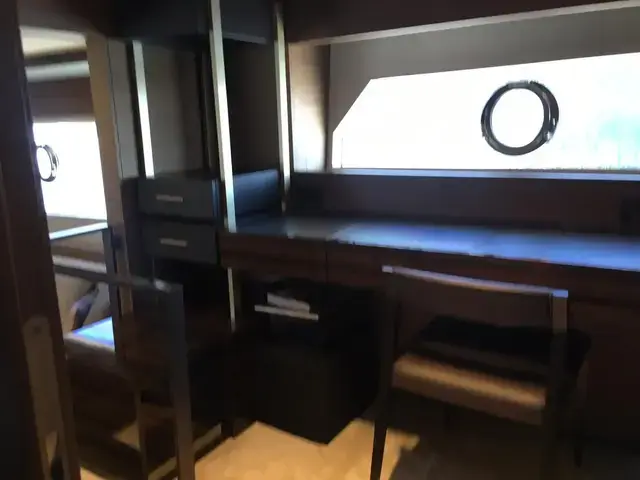 Ferretti Yachts 670