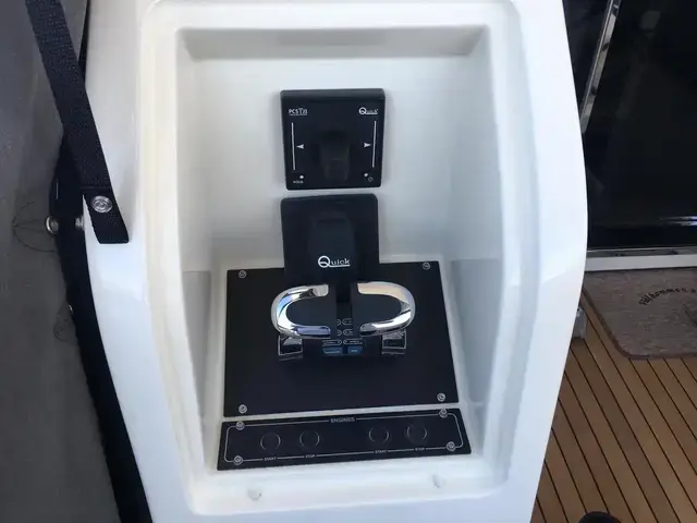 Ferretti Yachts 670