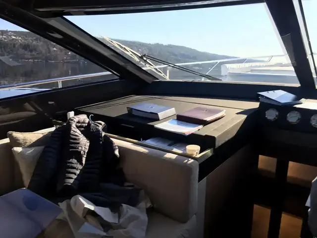 Ferretti Yachts 670