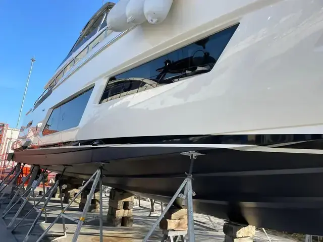 Ferretti Yachts 670