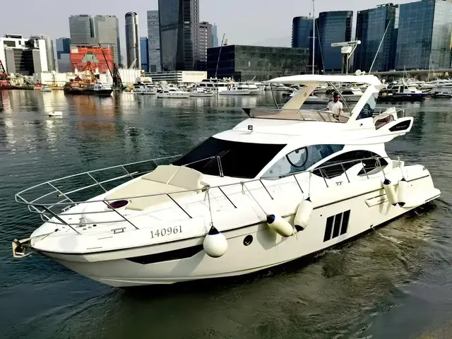 Azimut 54 Fly