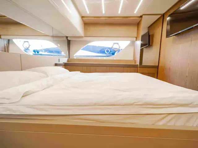 Ferretti Yachts 550